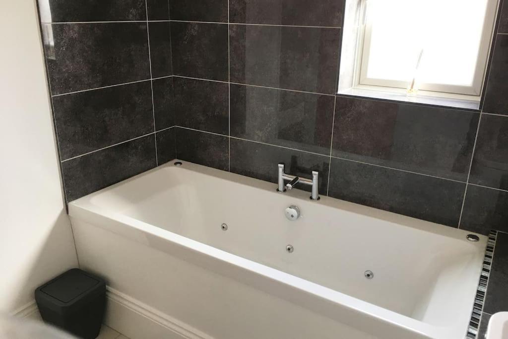 Stylish 2 Bed Apart In The Heart Of North Norfolk 노스월셤 외부 사진